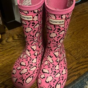 Size 10T pink leopard Hunter
